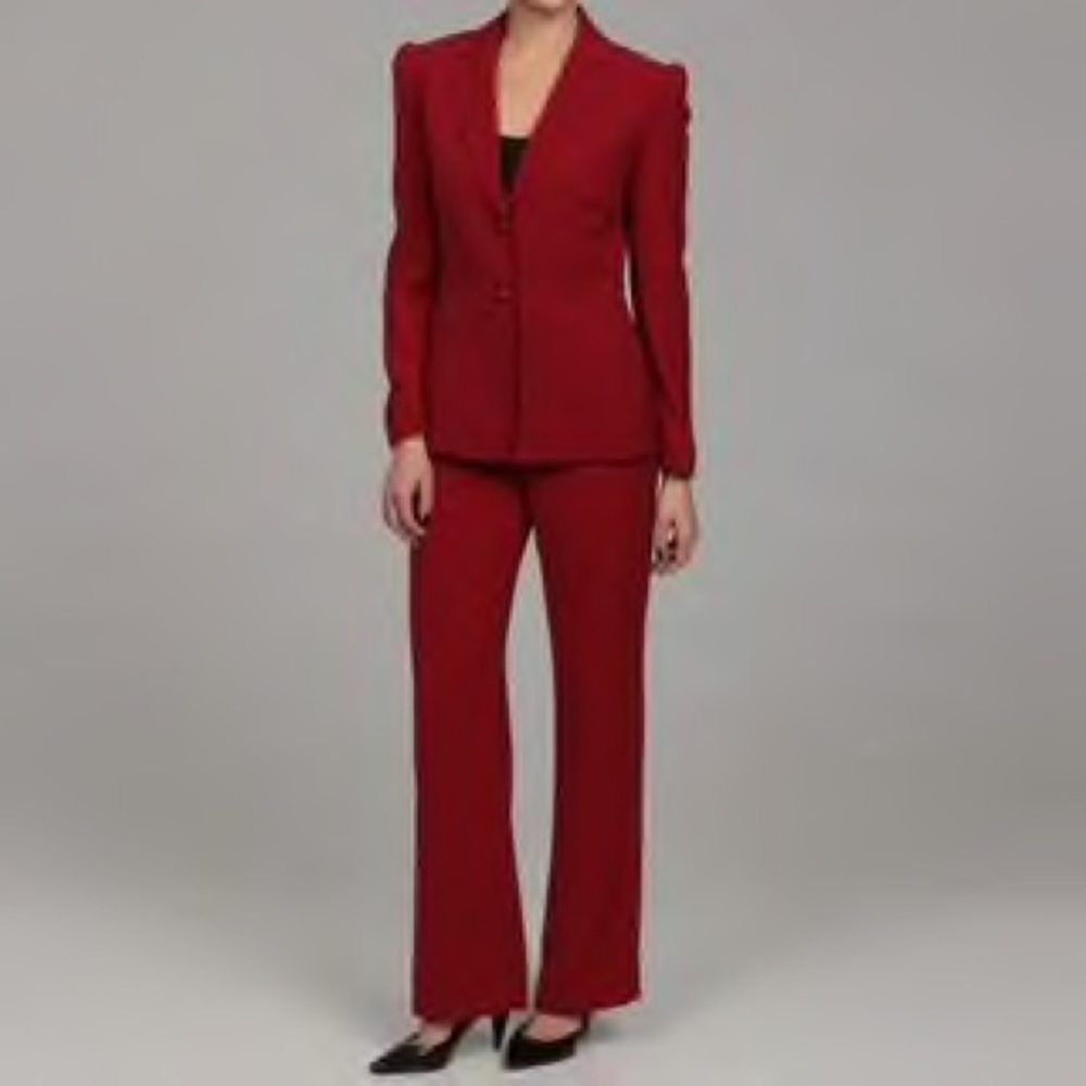 TAHARI 2- piece red pant suit